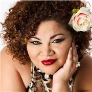 Soy clases de inglés a sobre todo niñ@s. También si eres cantante y tienes problema con pronunciar las palabras en inglés te puedo enseñar